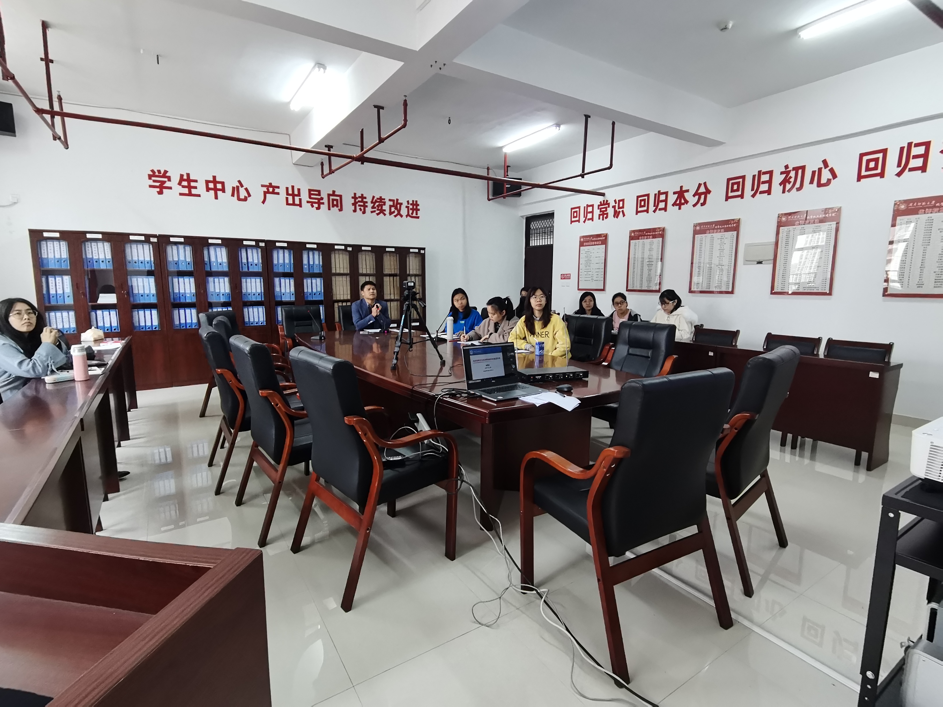 (图/文:学院研究生学术部)